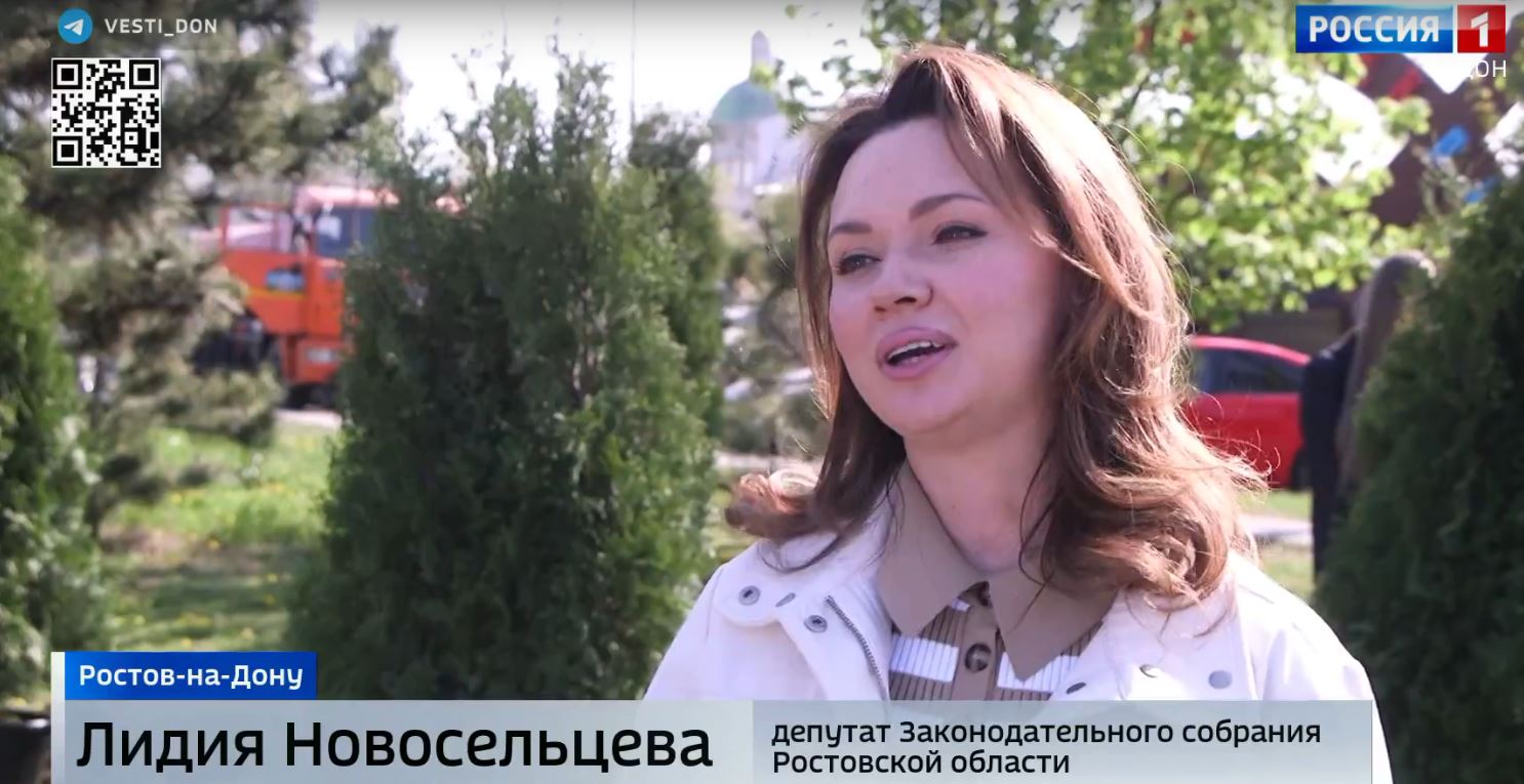 Депутаты донского парламента высадили туи в ростовском парке «Дружба»