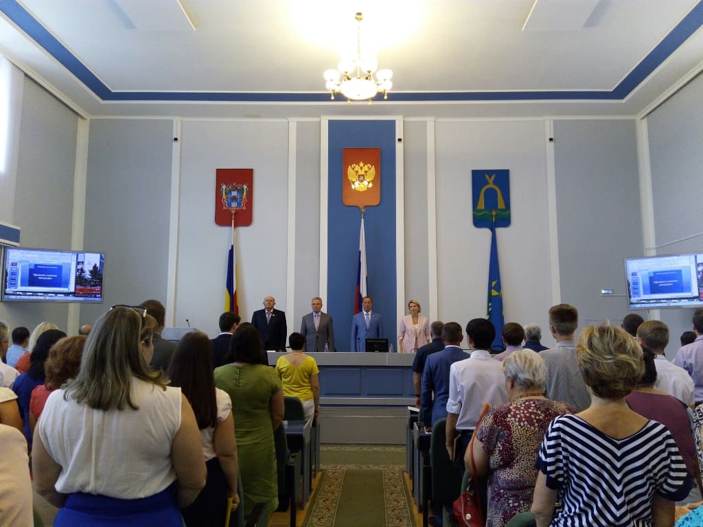 Батайский депутат зейтляев. Сайт батайской городской думы. Сайт батайской городской думы. Батайская городская дума. Председатель думы батайска.