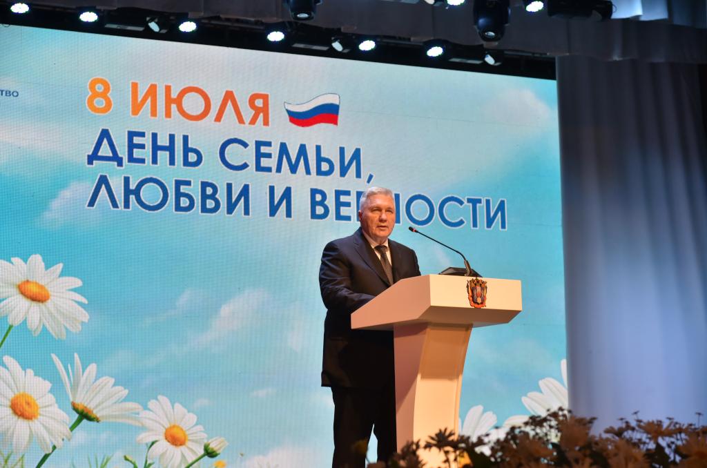 Сергей Михалев поздравил жителей Ростовской области с Днем семьи, любви и верности