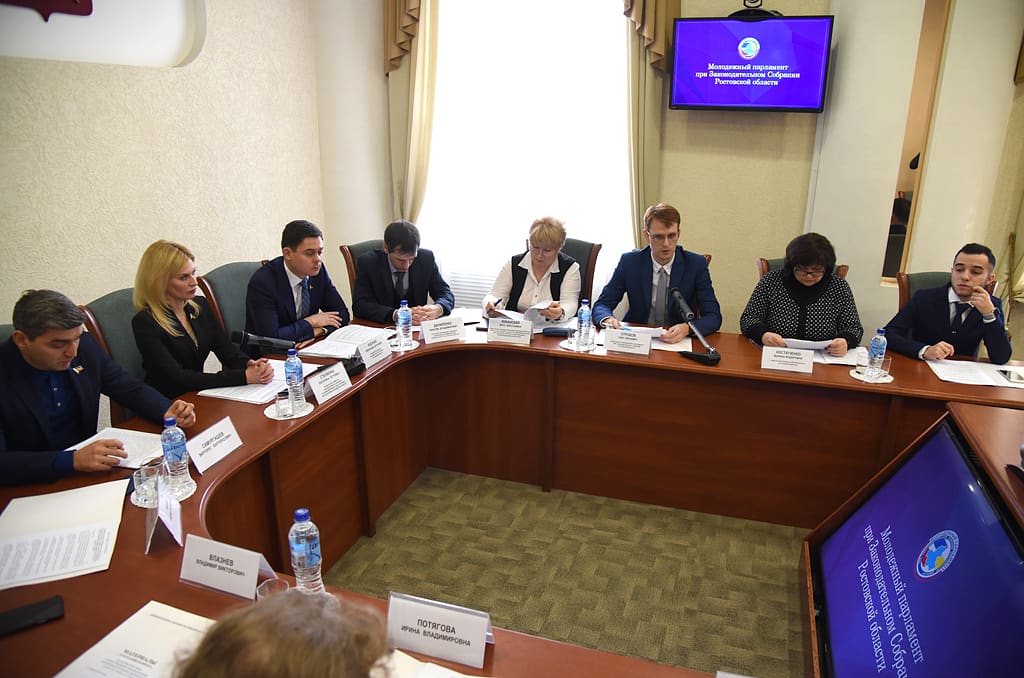 Донские депутаты предлагают установить штрафы за продажу вейпов и ограничить их употребление в общественных местах Донские депутаты предлагают установить штрафы за продажу вейпов и ограничить их употребление в общественных местах