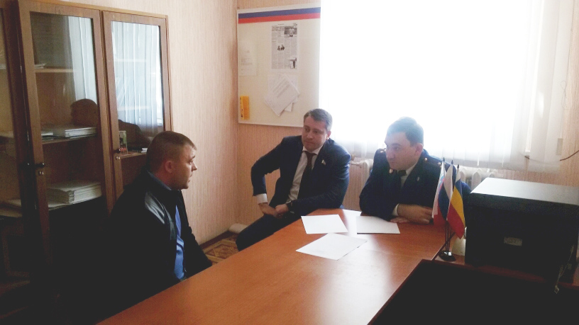 Владимир Шилов провел прием граждан в своем избирательном округе Владимир Шилов провел прием граждан в своем избирательном округе