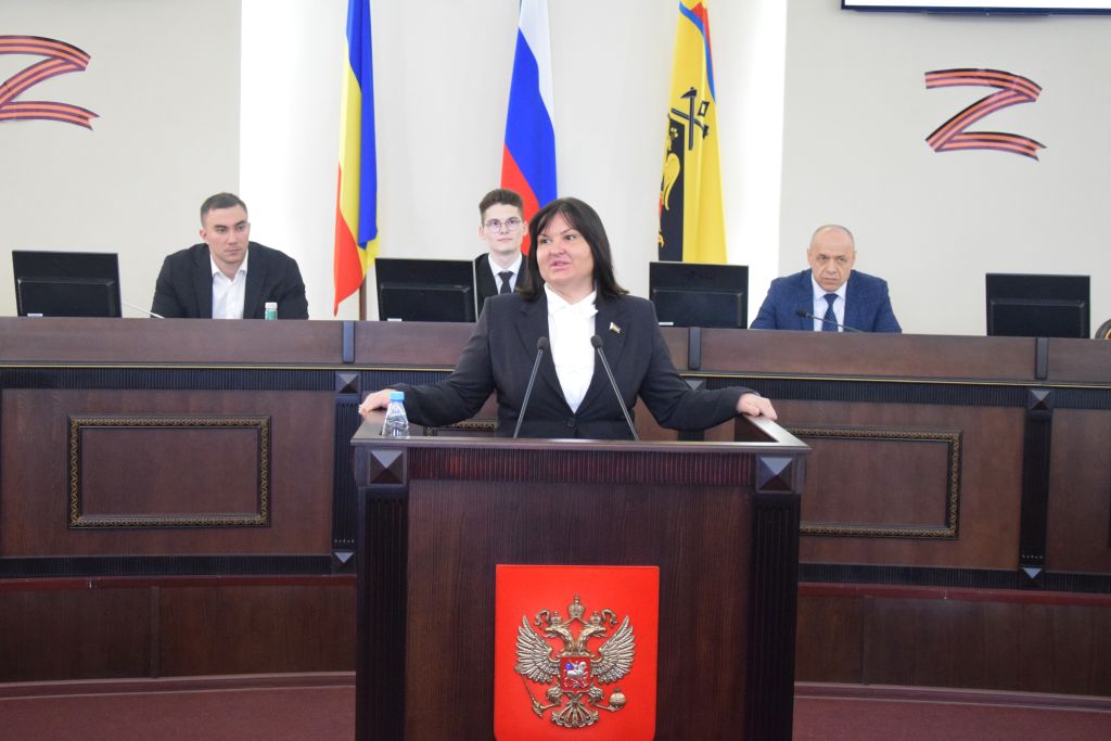 Ирина Жукова приняла участие в первом заседании нового созыва Молодежного парламента города Шахты