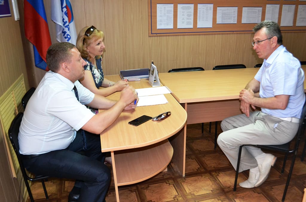 Лариса Тутова и Максим Гелас обсудили вопросы дошкольного образования с главой администрации Волгодонского района