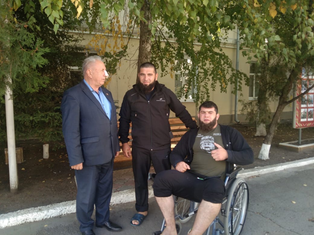 Григорий Фоменко передал кресла-коляски госпиталю войск национальной гвардии 