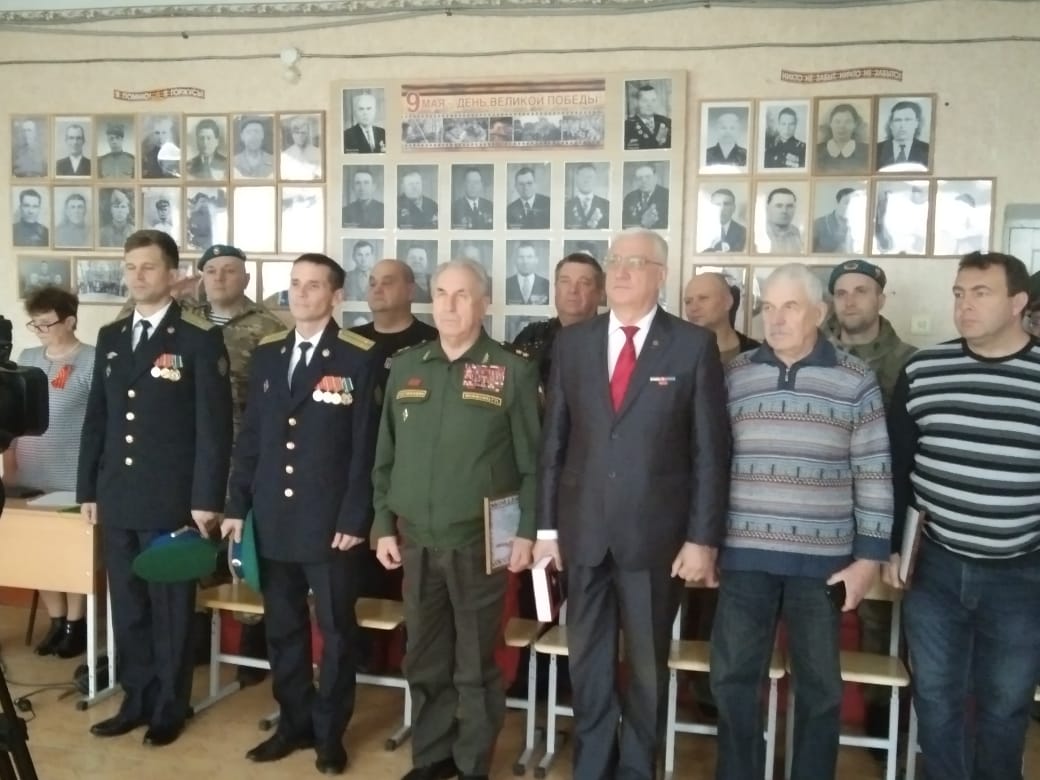 В День героев Отечества Григорий Фоменко вручил поощрения ветеранам боевых действий
