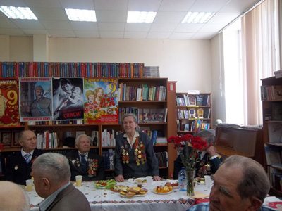 Депутат Законодательного Собрания Владимир Сакеллариус поздравил ветеранов Великой Отечественной войны с годовщиной Победы