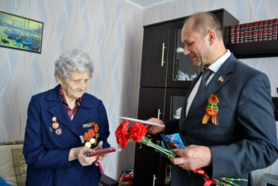 Владимир Лакунин поздравил донецких ветеранов