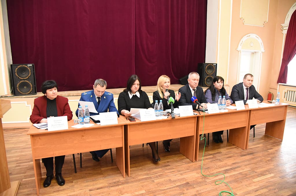 Проблемы подростковой жестокости обсудили на общегородском родительском собрании в Шахтах Проблемы подростковой жестокости обсудили на общегородском родительском собрании в Шахтах
