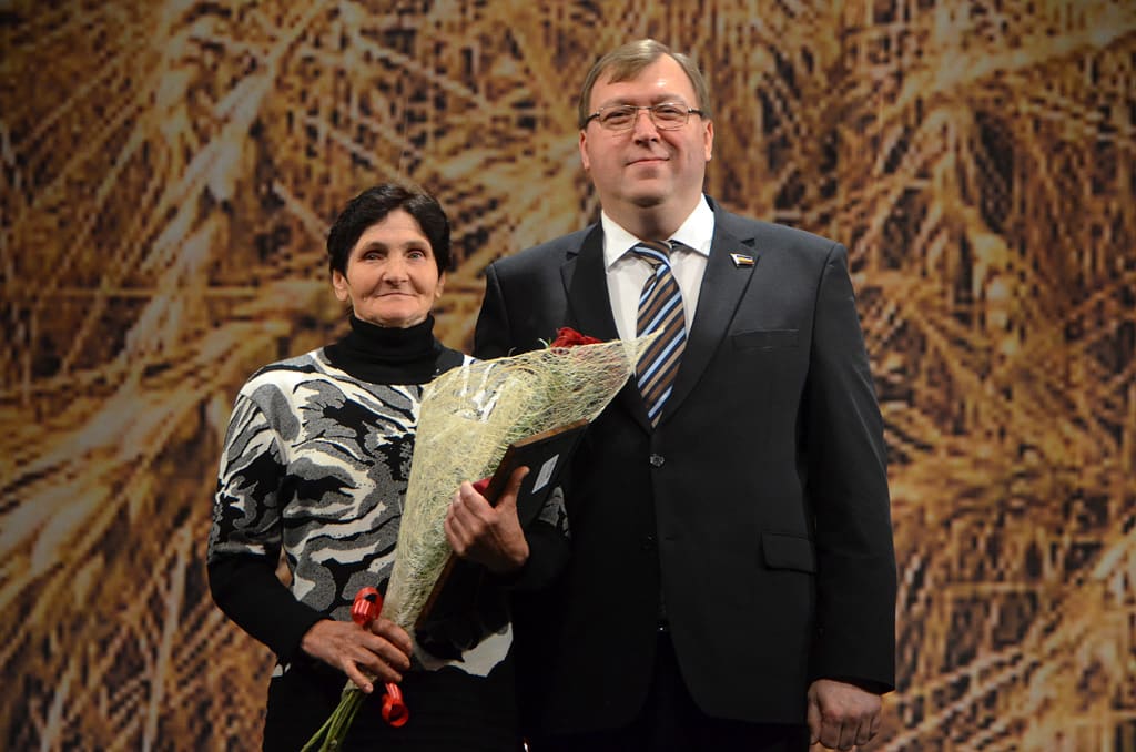 Александр Ищенко вручил донским аграриям Почетные грамоты и Благодарности Законодательного Собрания