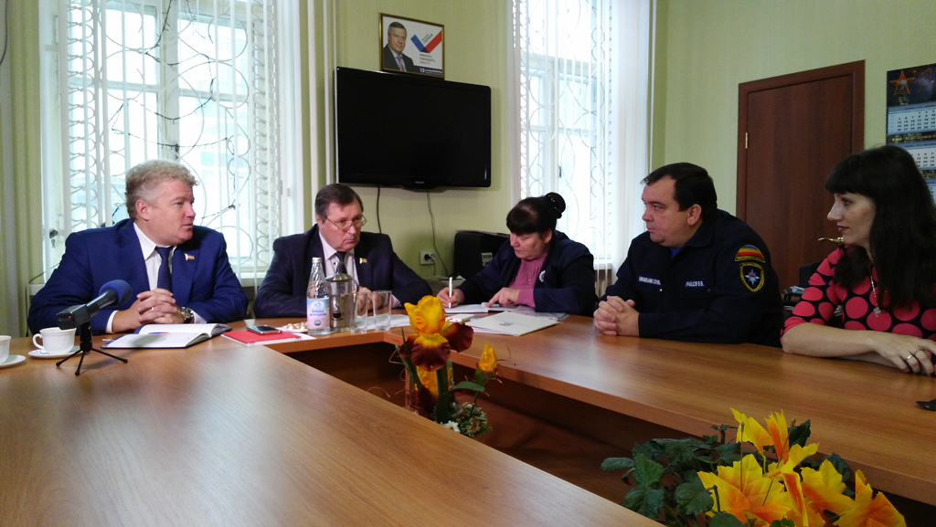 Депутаты Донского парламента провели прием граждан в Новошахтинске Депутаты Донского парламента провели прием граждан в Новошахтинске