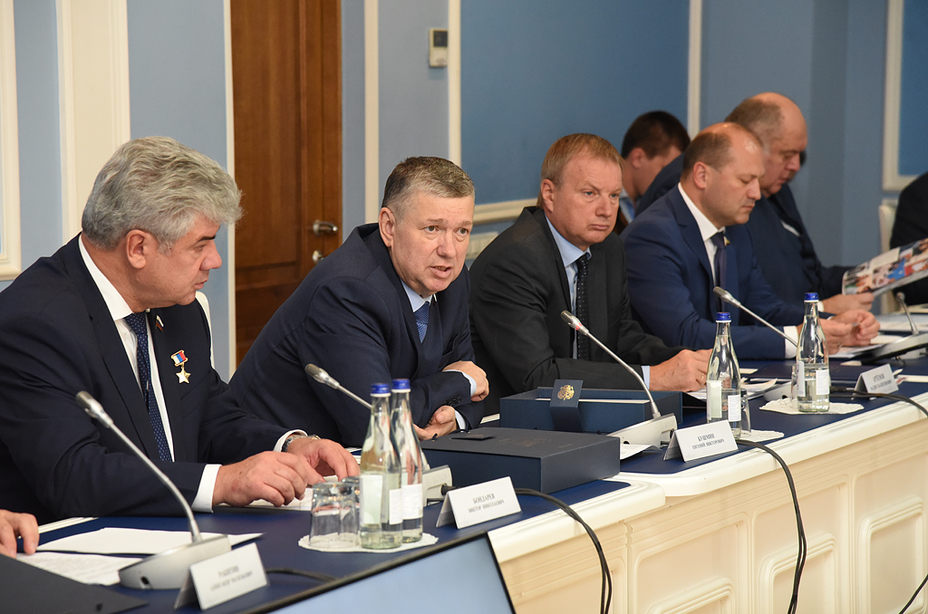  Комитет Совета Федерации по безопасности провел в Ростове заседание по вопросам противодействия незаконному обороту оружия