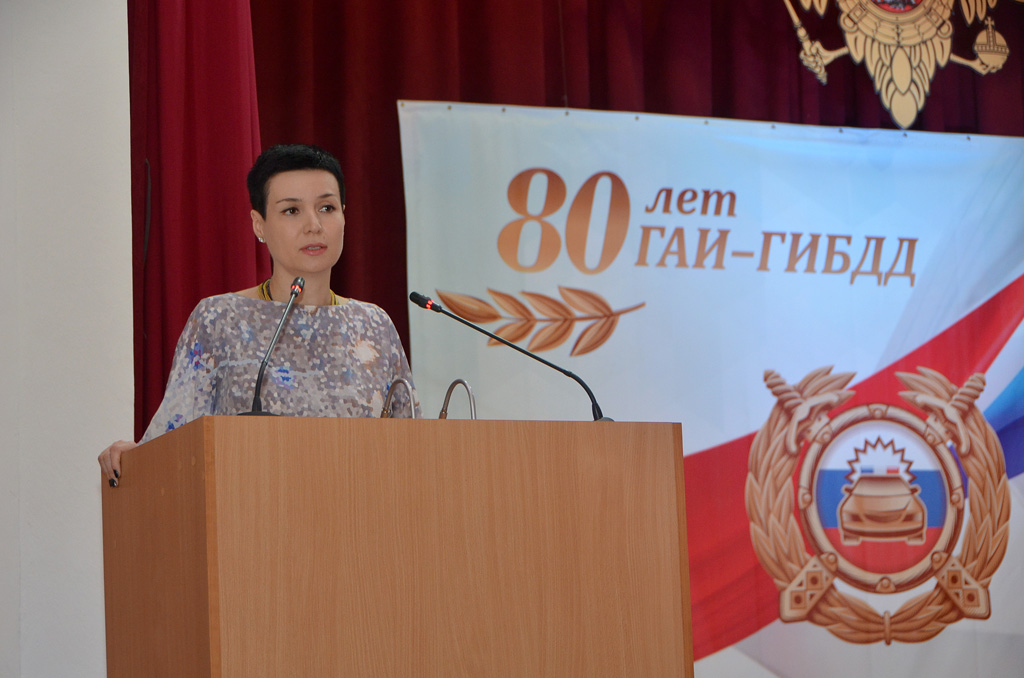 Ирина Рукавишникова поздравила работников донской ГИБДД с 80-летием образования службы
