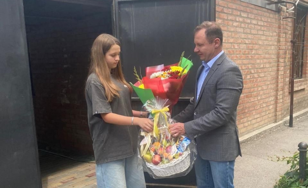 Раджив Мирзалиев  передал подарки детям погибших участников СВО