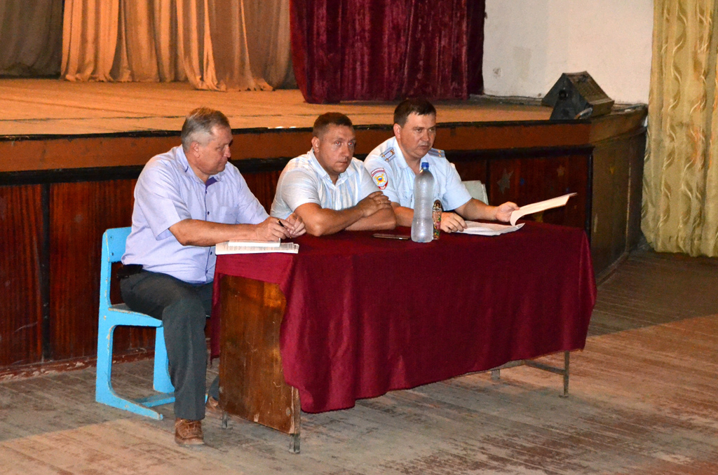 Максим Гелас принял участие в отчетной встрече главы Южненского сельского поселения Мартыновского района