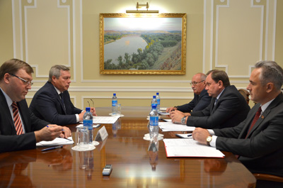 Руководители парламентских фракций в Законодательном Собрании встретились с Губернатором Ростовской области