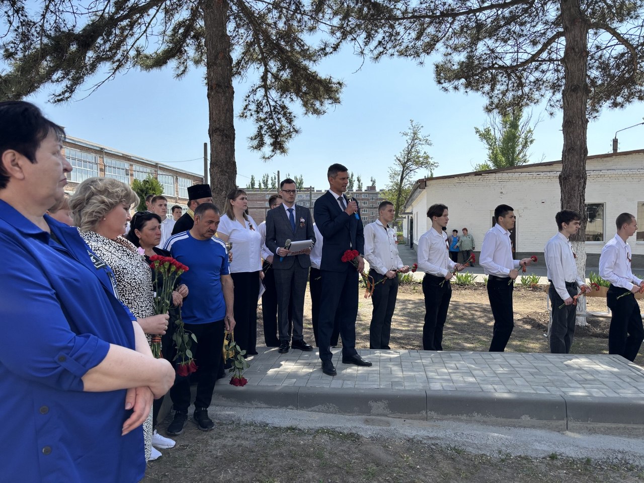 Борис Аксенов принял участие в открытии памятника бойцам спецоперации в городе Сальске 