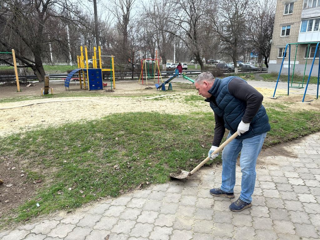 Борис Гуркин организовал субботник в городе Новочеркасске
