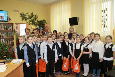 Депутат Донского парламента Арутюн Сурмалян поздравил школьников с Международным днем книги