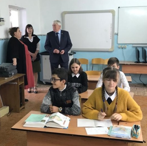 Вячеслав Василенко окажет помощь средней школе в Парамоновском сельском поселении