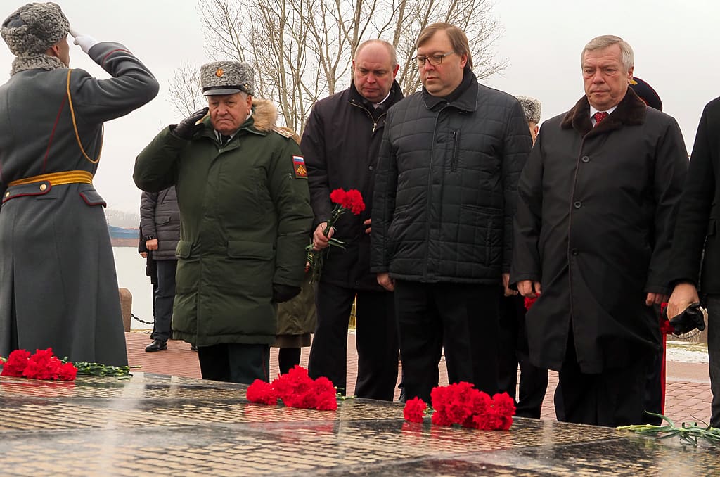 Депутаты донского парламента отдали дань памяти освободителям Ростова-на-Дону