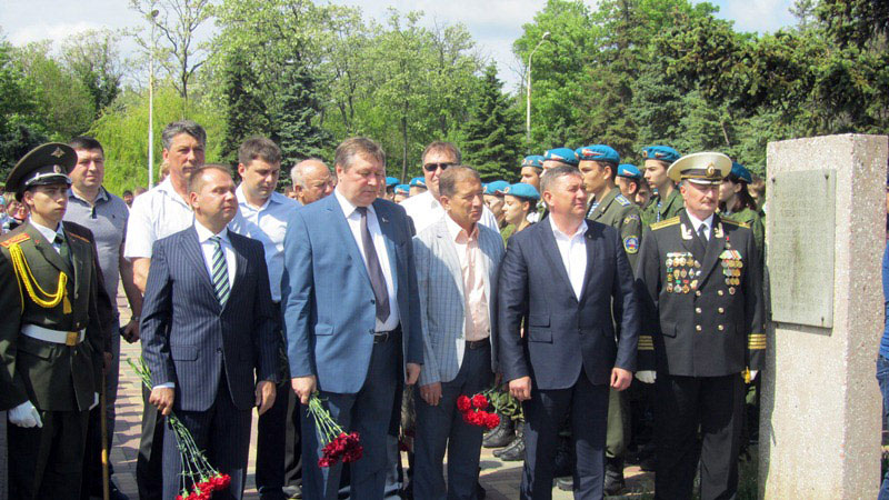 Владмир Катальников и Игорь Кундрат приняли участие в мероприятии в честь Дня пограничника в г. Шахты Владмир Катальников и Игорь Кундрат приняли участие в мероприятии в честь Дня пограничника в г. Шахты