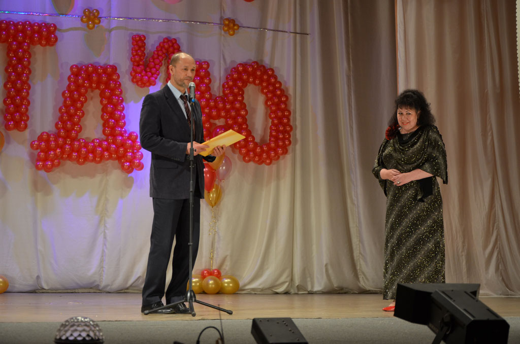 Владимир Лакунин поздравил коллектив детско-юношеского центра с юбилеем