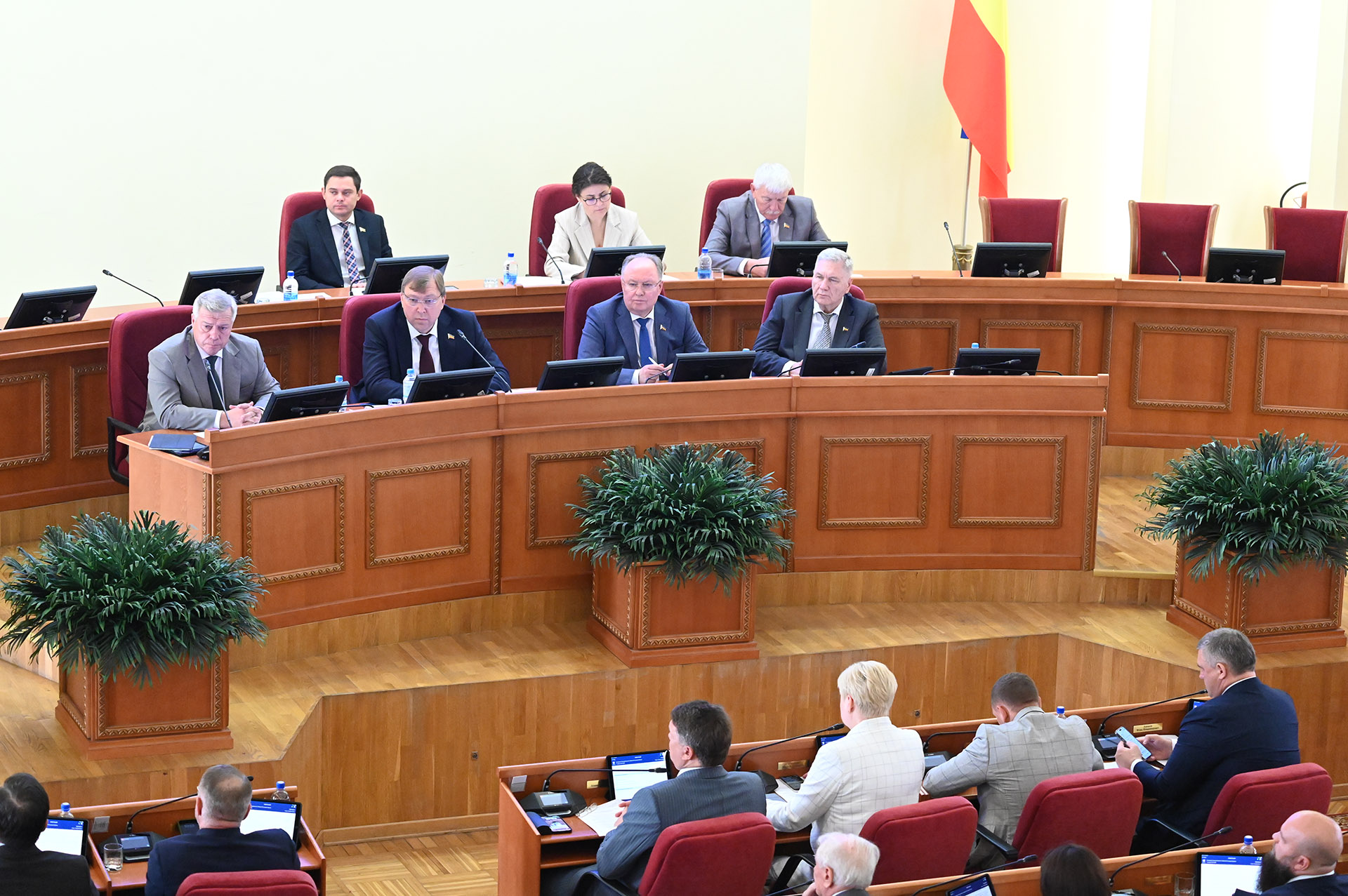 Изображение новости 9-е заседание ЗС РО: Депутаты предлагают ограничить продажу табачной продукции в павильонах  №8