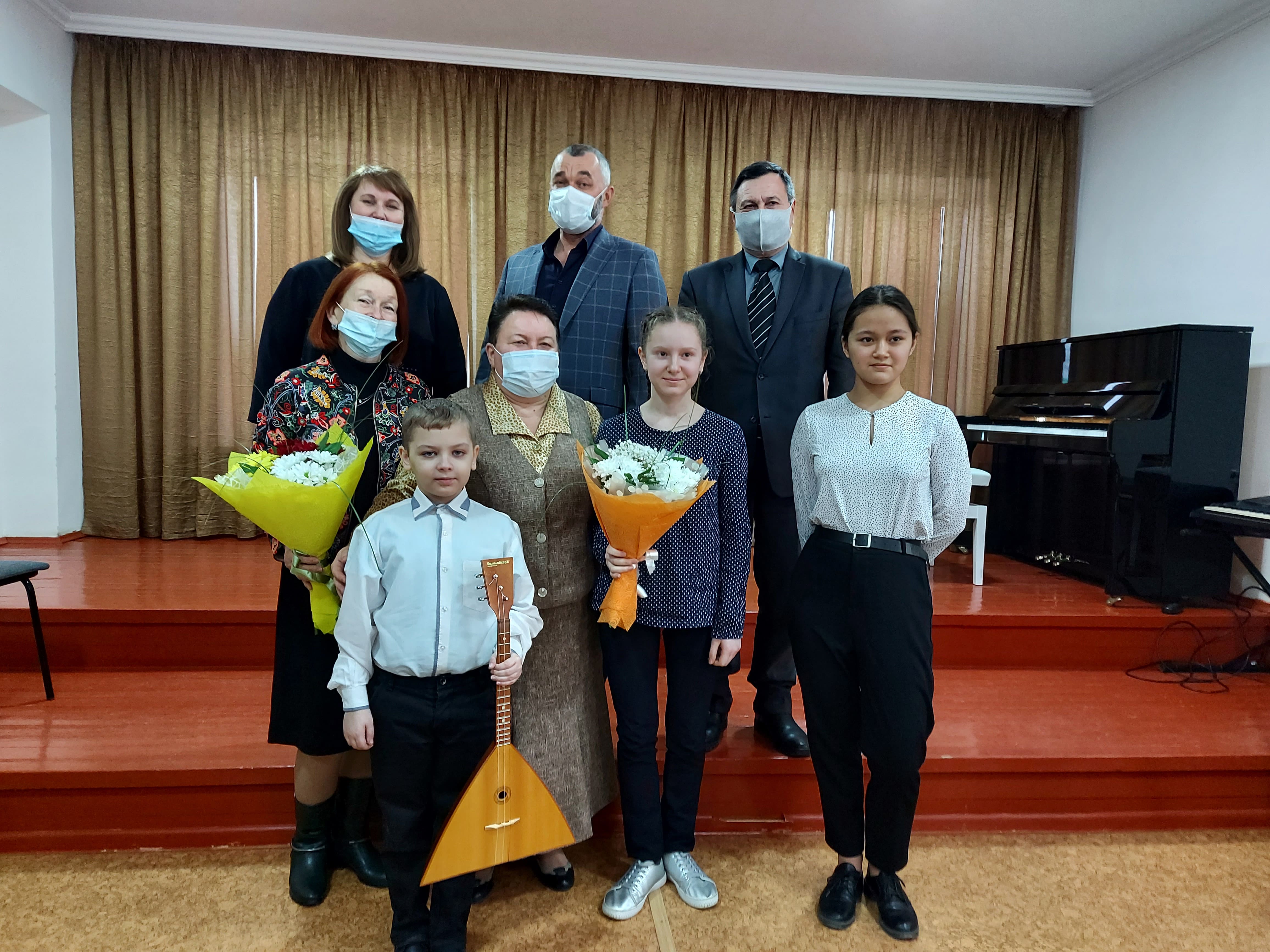 Валерий Шевченко поздравил сотрудников детской школы искусств с профессиональным праздником