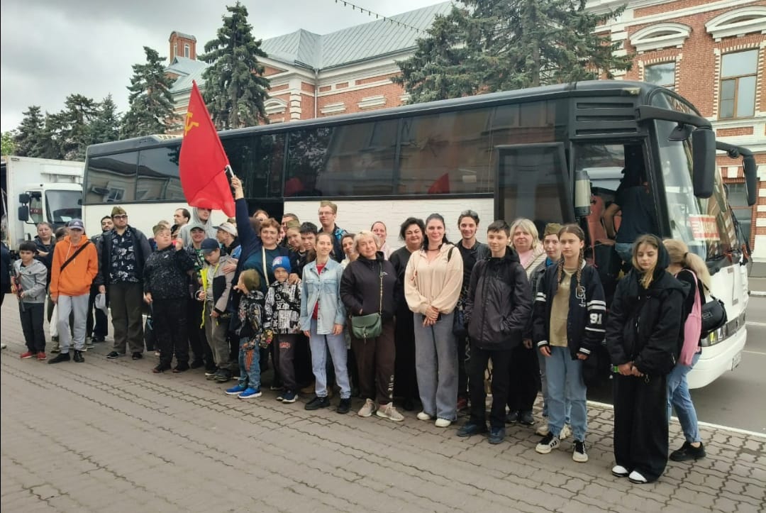 Денис Бурыка организовал поездку для детей-инвалидов и детей-сирот