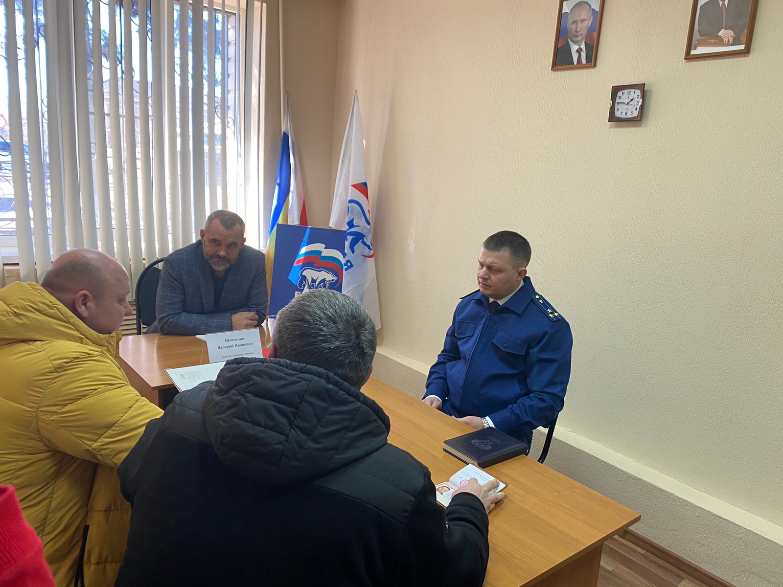 Валерий Шевченко провел прием граждан совместно с прокурором Семикаракорского района