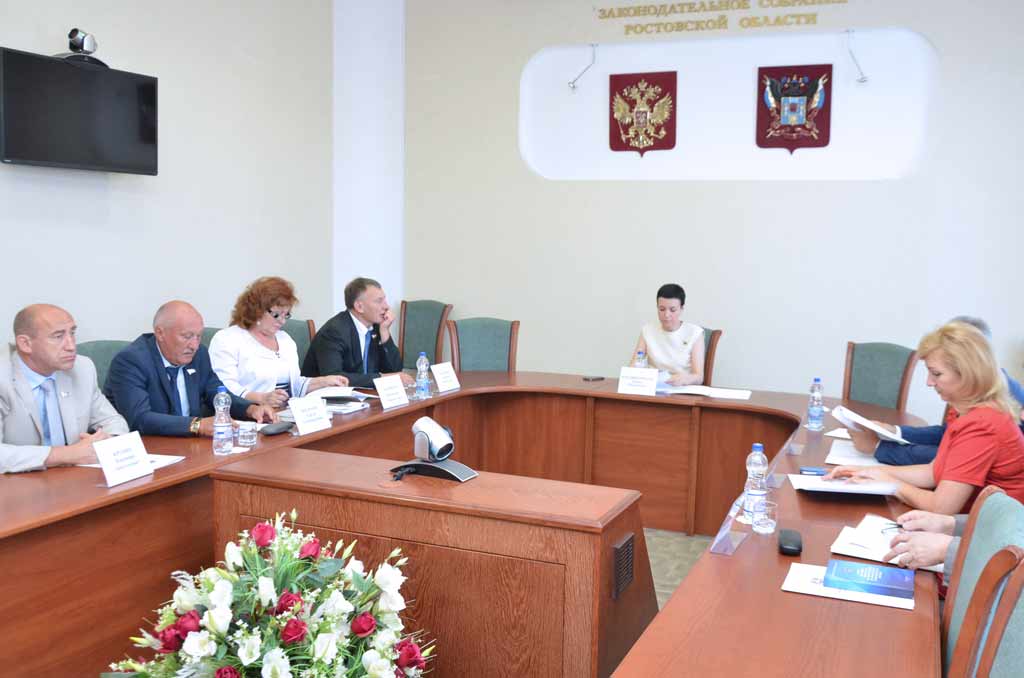 Комитет по законодательству одобрил внесения изменений в областной закон о противодействии коррупции Комитет по законодательству одобрил внесения изменений в областной закон о противодействии коррупции