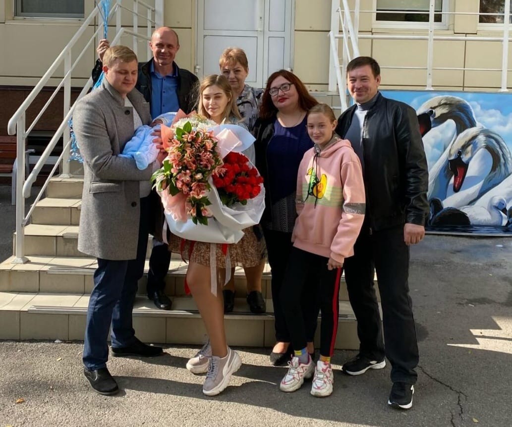 Сергей Ковалев поздравил семью из Миллеровского района с Международным Днем семьи