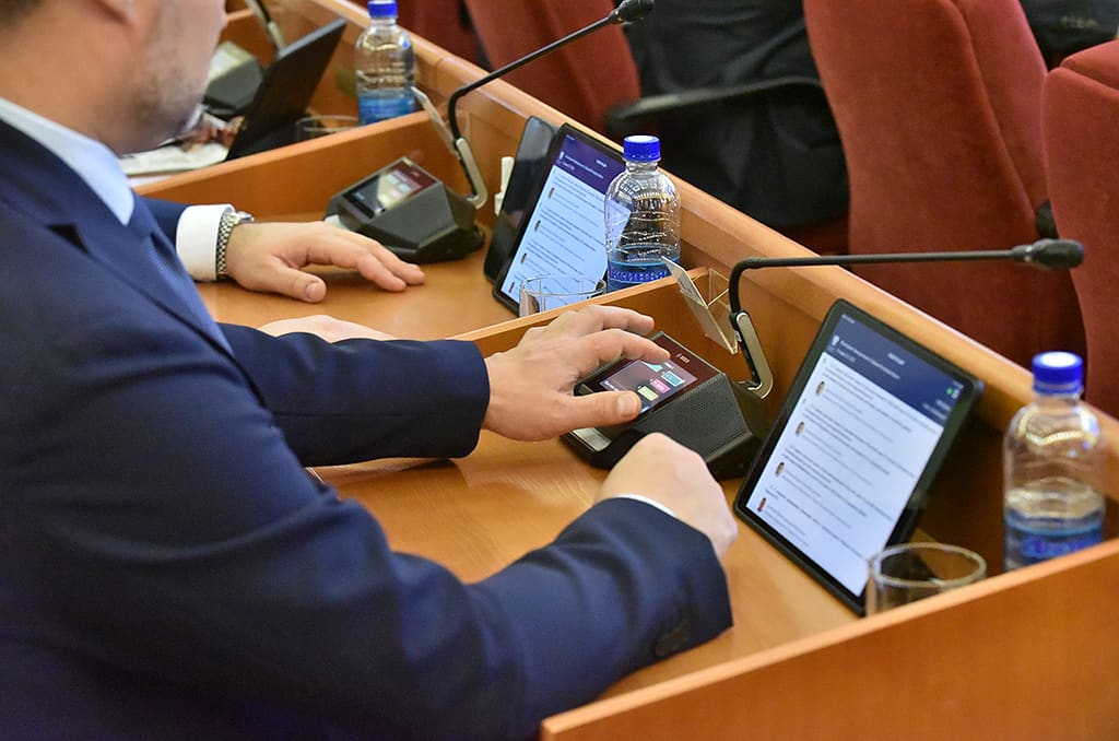 48-е заседание ЗС РО: Государственные органы обязаны создавать свои официальные страницы в социальных сетях