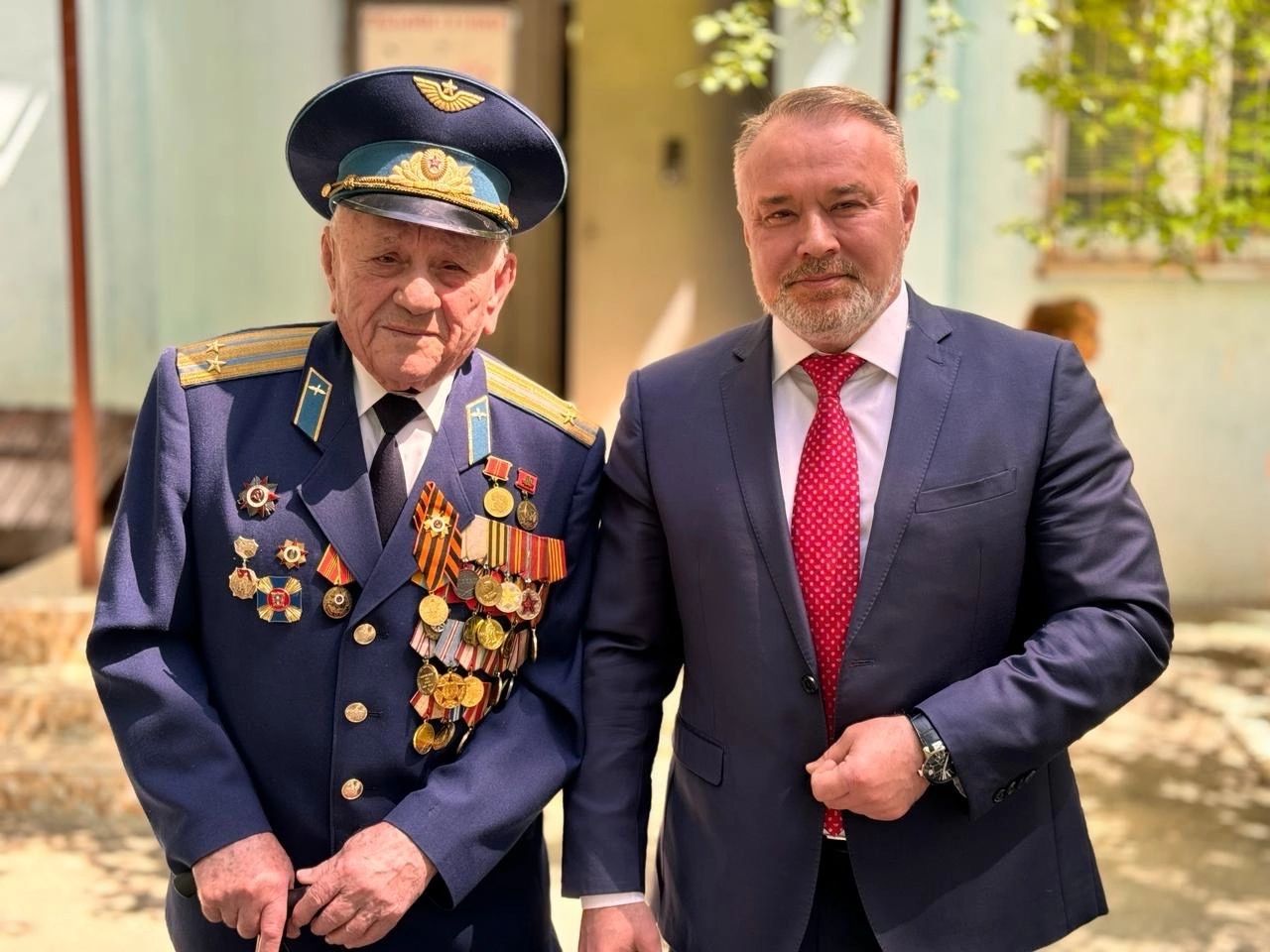 Магомед Дарсигов организовал у дома ветерана парад, приуроченный ко Дню Победы 