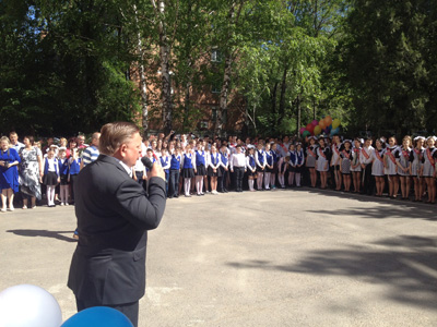 Игорь Колесников поздравил ростовских школьников с праздником