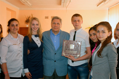  Заместитель Председателя Донского парламента Сергей Михалёв встретился со школьниками и провел прием избирателей в г. Зверево 