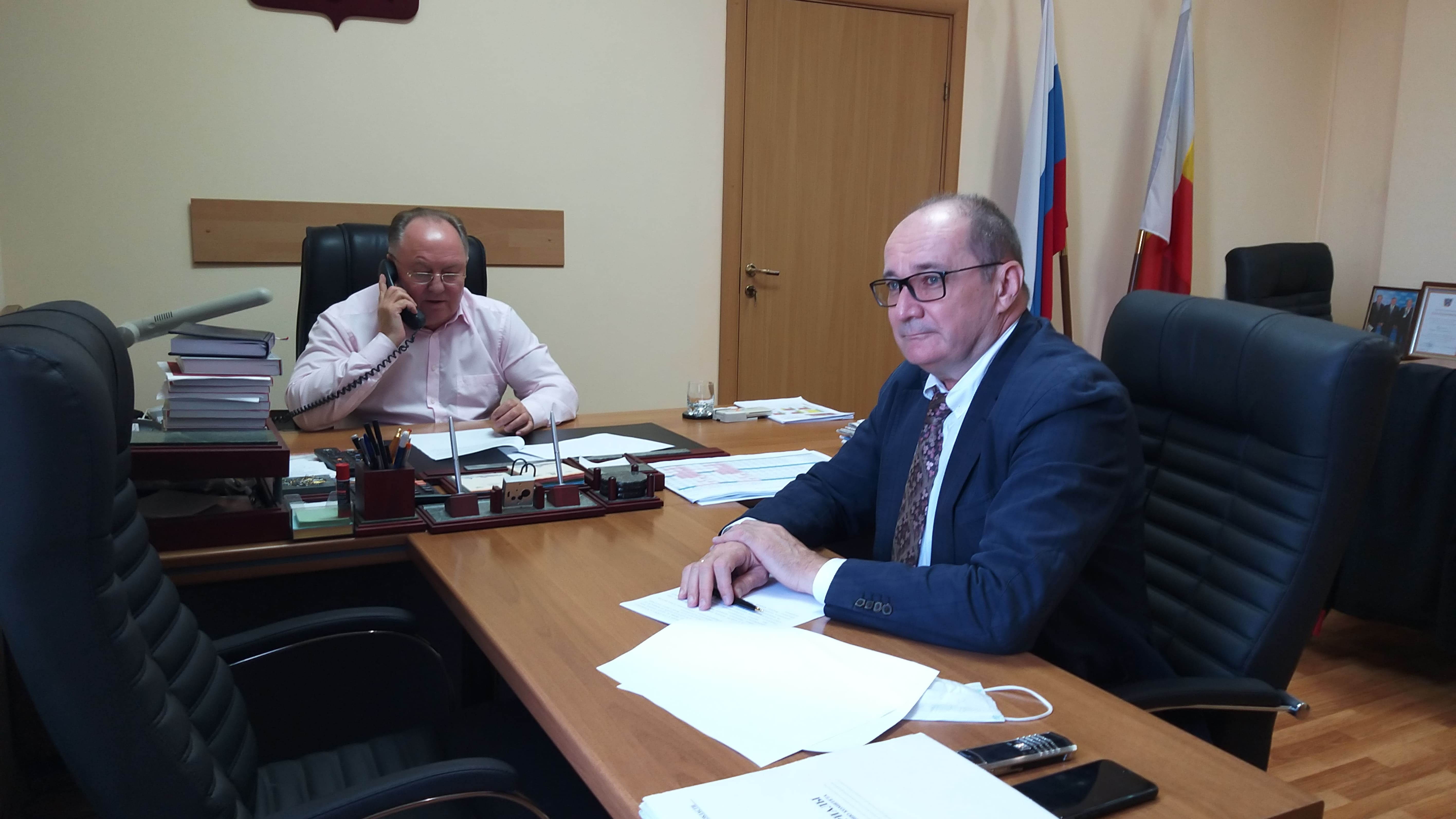 Андрей Харченко и Александр Михалев совместно провели дистанционный прием граждан