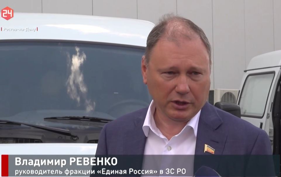 Депутаты фракции «Единая Россия» передали участникам СВО два автомобиля «Соболь»
