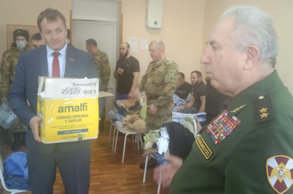 Депутаты Григорий Фоменко и Алексей Мисан посетили военный госпиталь в Новочеркасске