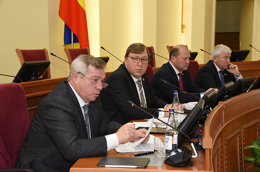 Депутаты донского парламента вошли в состав рабочей группы по обеспечению устойчивого развития экономики в условиях распространения коронавируса Депутаты донского парламента вошли в состав рабочей группы по обеспечению устойчивого развития экономики в условиях распространения коронавируса