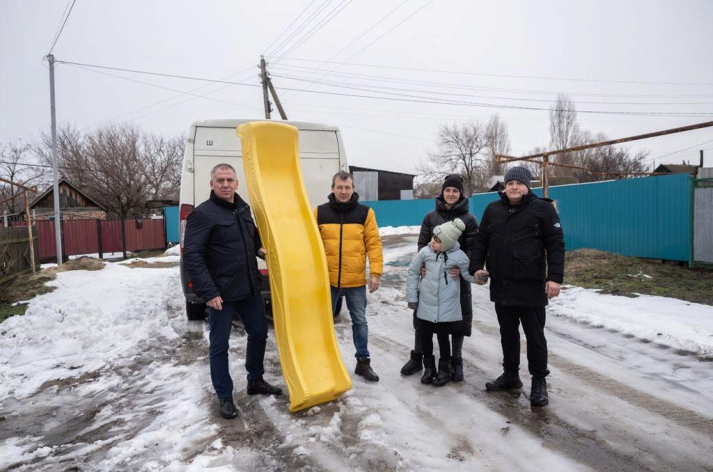 Борис Гуркин исполнил новогоднюю мечту маленькой Мирославы из станицы Обливской