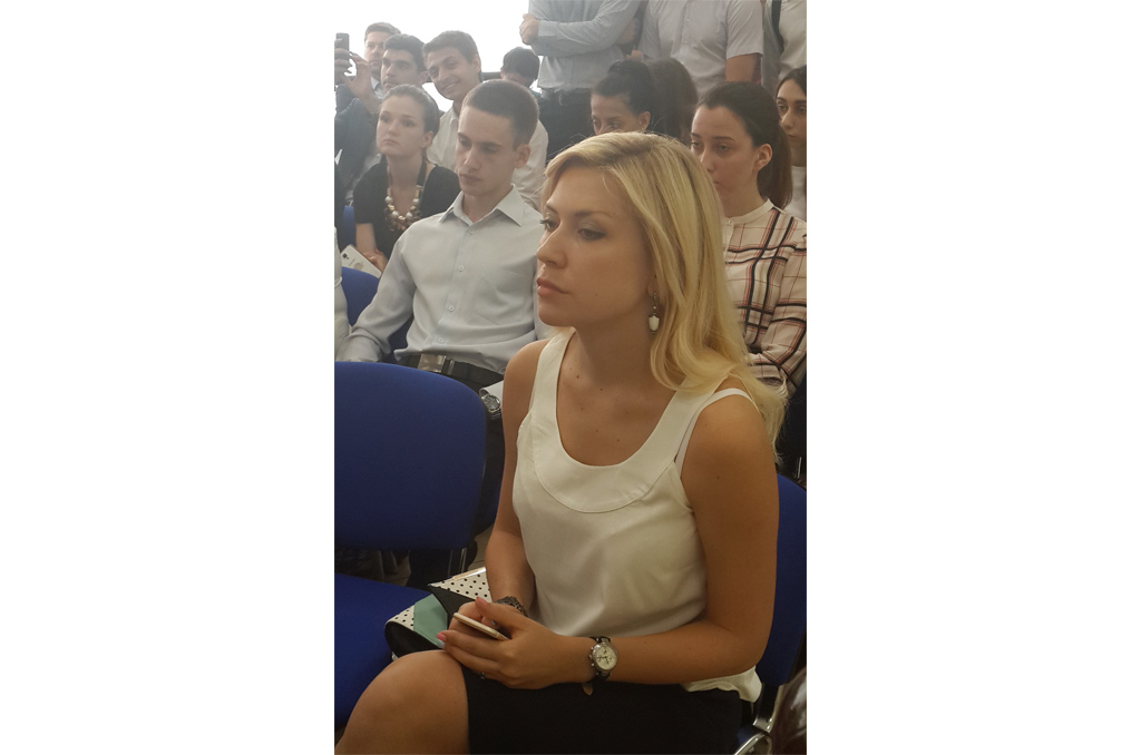 Ирина Загоруйко: «Прямой диалог молодежи с главой региона - прекрасная возможность определить важнейшие направления развития молодежной политики Дона» Ирина Загоруйко: «Прямой диалог молодежи с главой региона - прекрасная возможность определить важнейшие направления развития молодежной политики Дона»