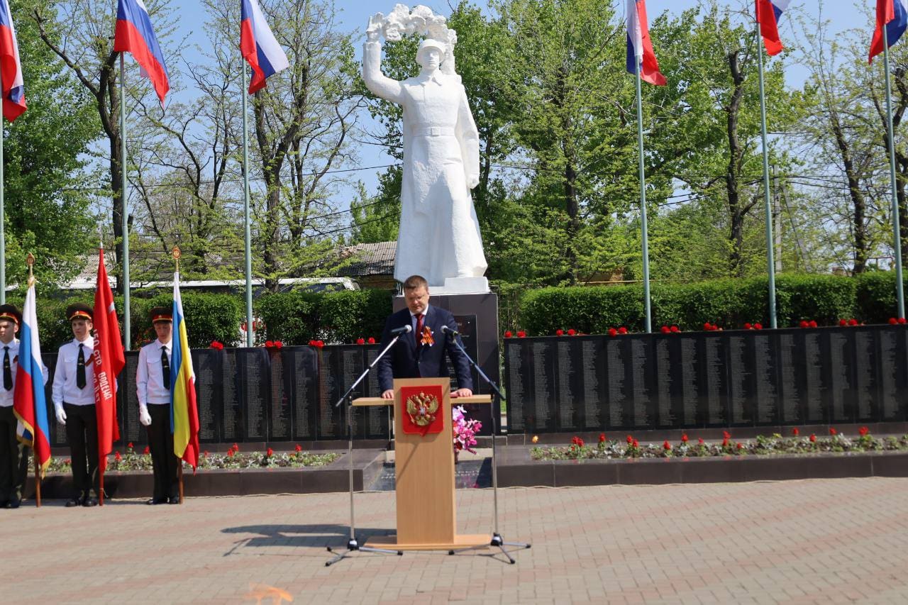 Депутат Роман Лютиков поздравил ветеранов с 77-й годовщиной Великой Победы