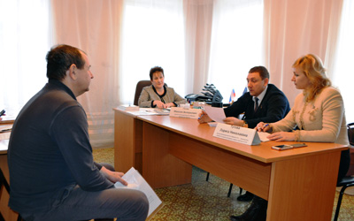 Лариса Тутова и Максим Гелас провели прием избирателей и встретились с молодежью Мартыновского района