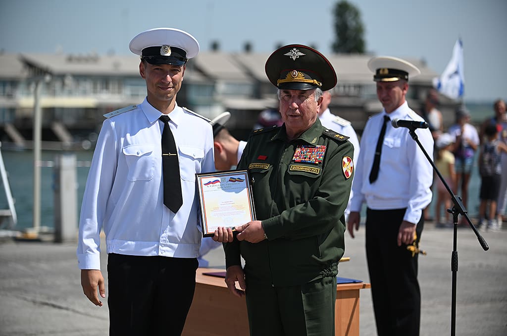 Григорий Фоменко поздравил моряков с Днем Военно-Морского флота России