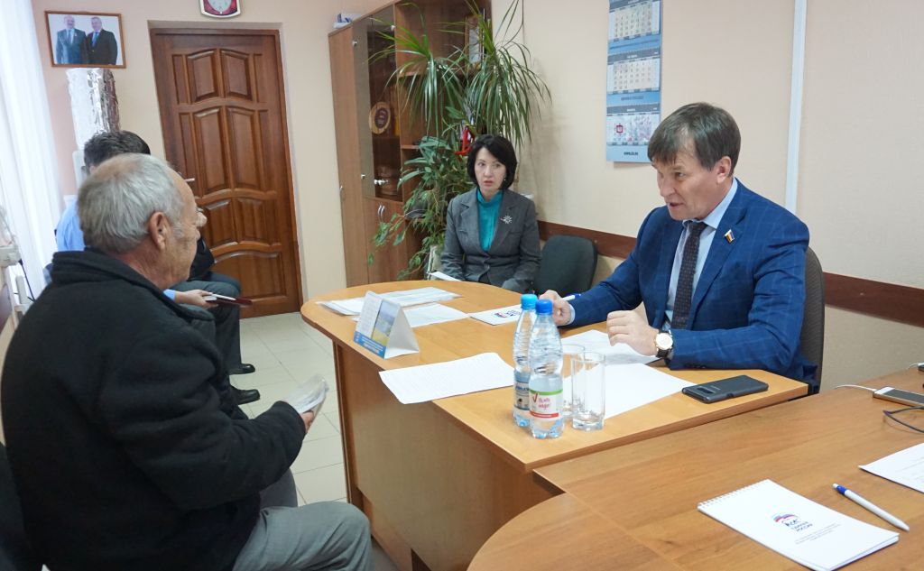 Сергей Суховенко провел прием граждан в Усть-Донецком районе
