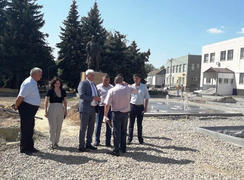 Вячеслав Василенко ознакомился с ходом капремонта и реконструкции соцобъектов в станице Обливской Вячеслав Василенко ознакомился с ходом капремонта и реконструкции соцобъектов в станице Обливской