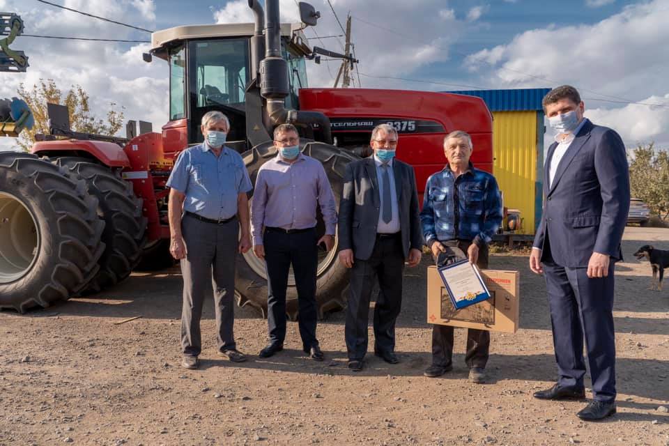 Саркис Гогорян поздравил работников агропромышленного комплекса Аксайского района 