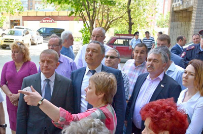 Владимир Сакеллариус пообещал оказать помощь жителям проспекта Королева