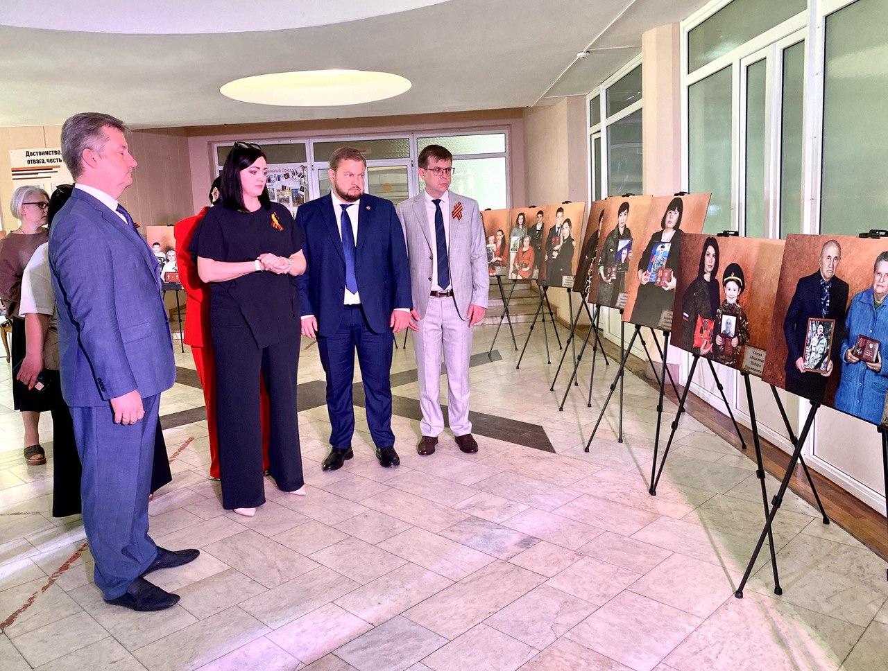Борис Вальтер принял участие в открытии фотовыставки  «Семья Героя» в  Батайске